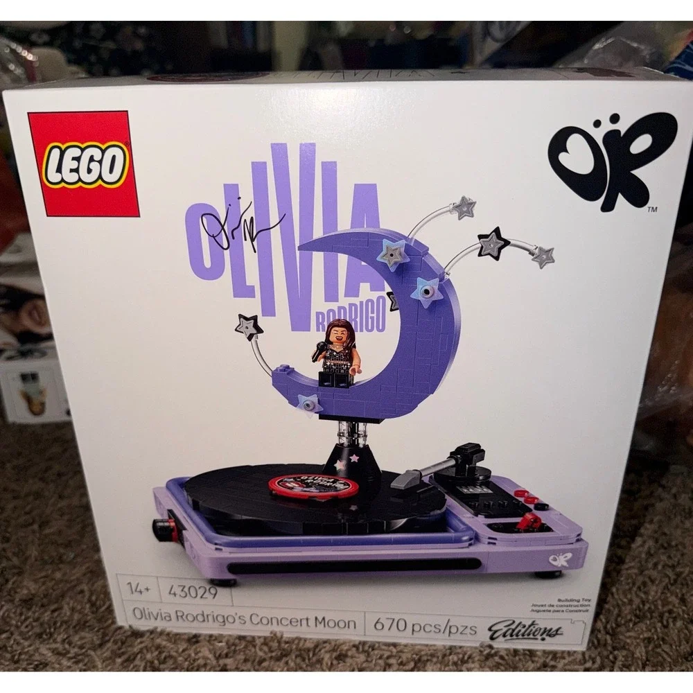 Lego-Editions Oliva Rodrigo's Concert Moon Building Set (NWT) 43029